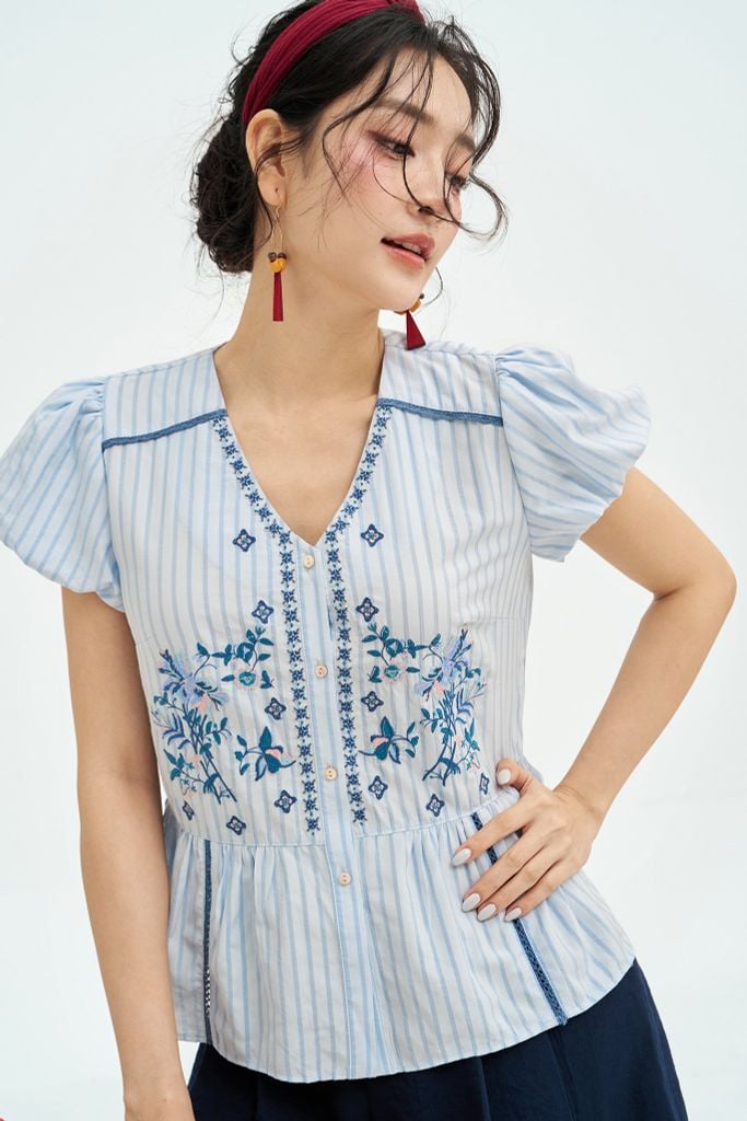 Áo peplum sọc xanh nhạt thêu thân trước