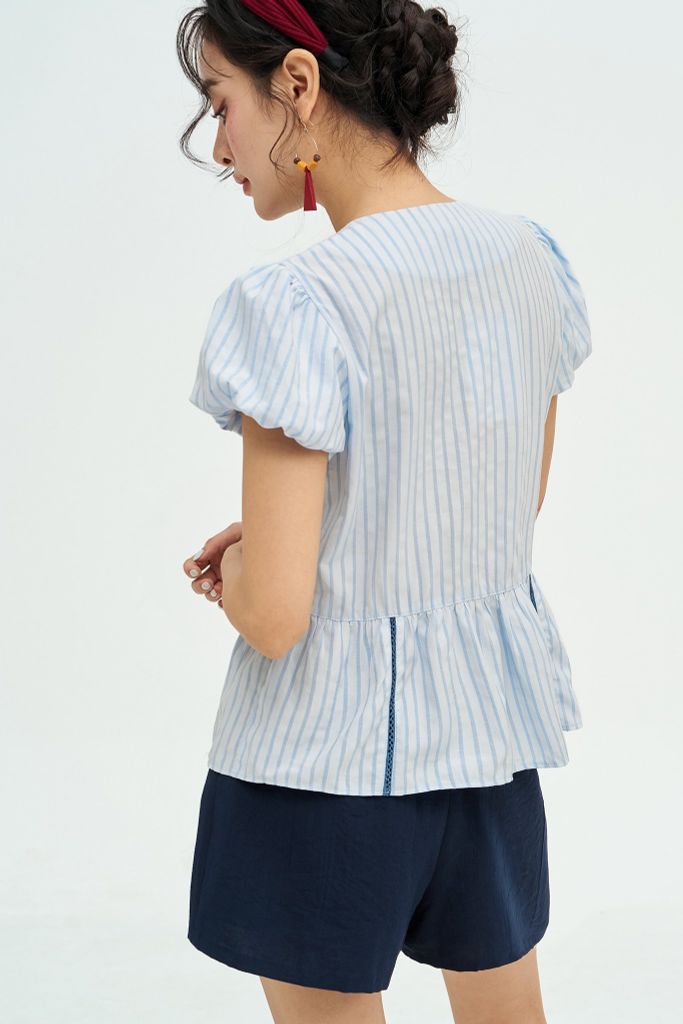 Áo peplum sọc xanh nhạt thêu thân trước