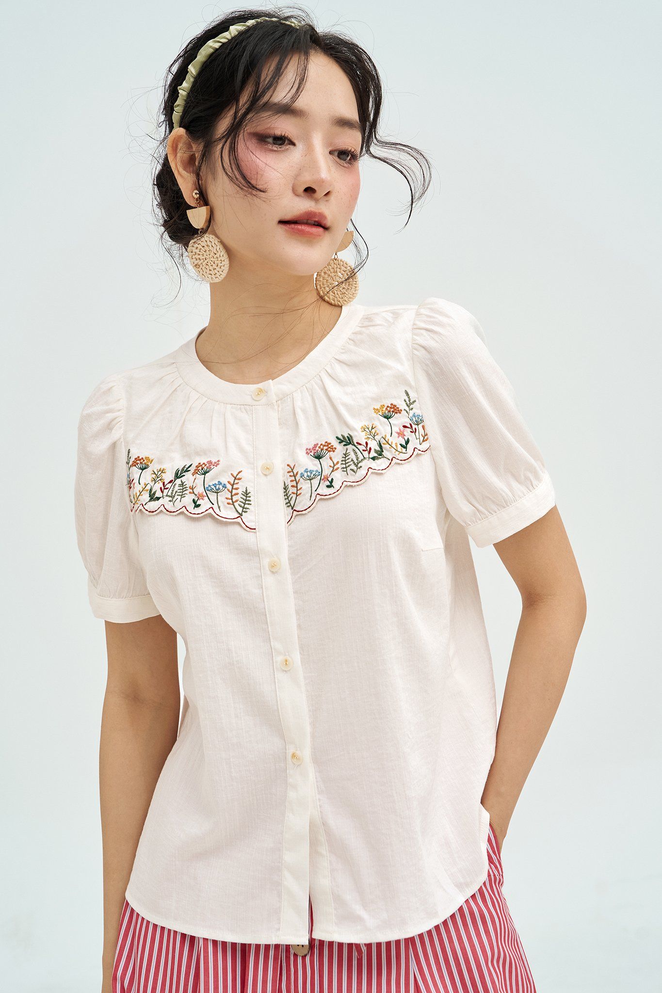 Áo top đũi trắng thêu bode dải hoa