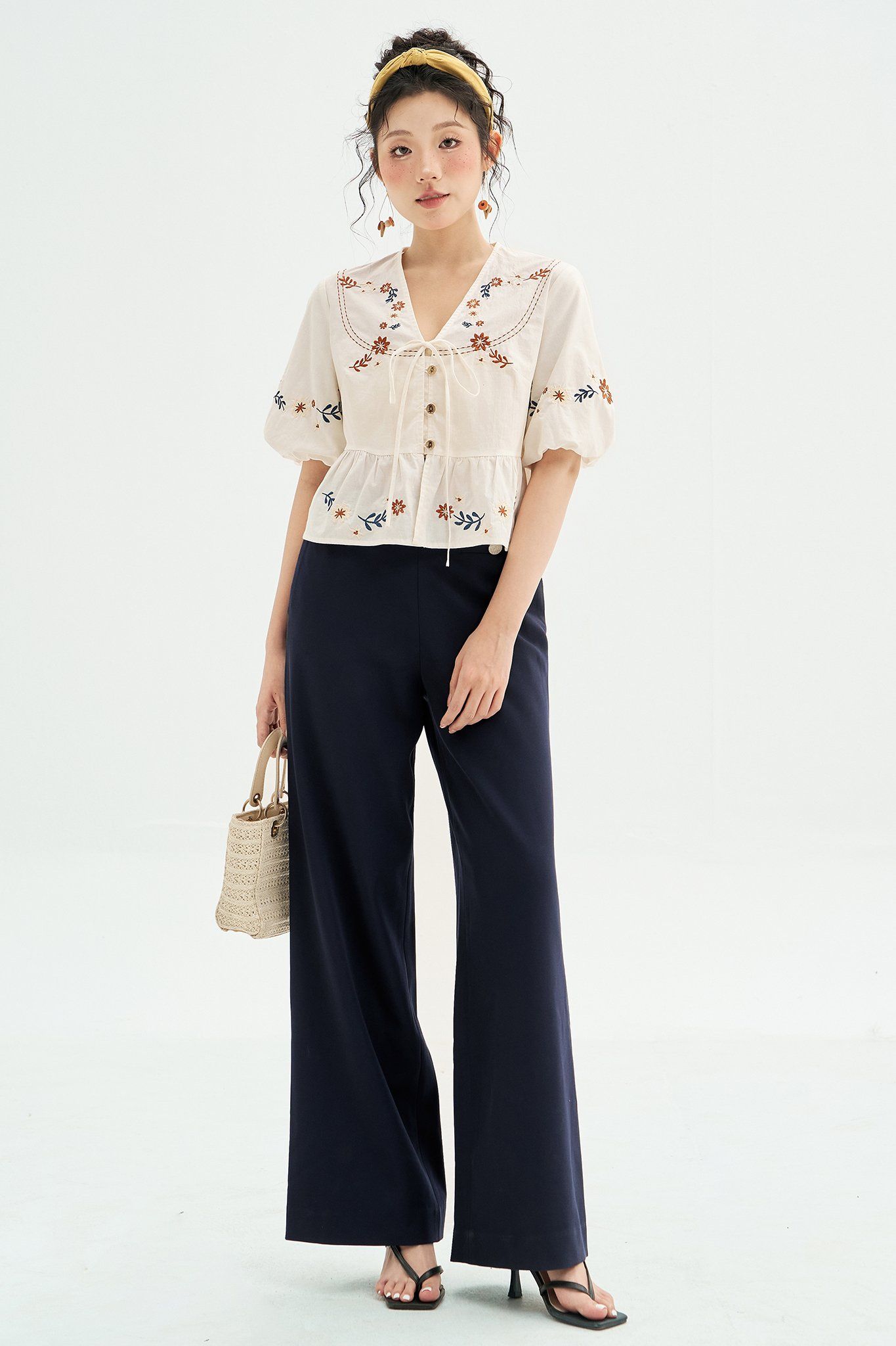 Áo peplum thô trắng thêu hoa cam