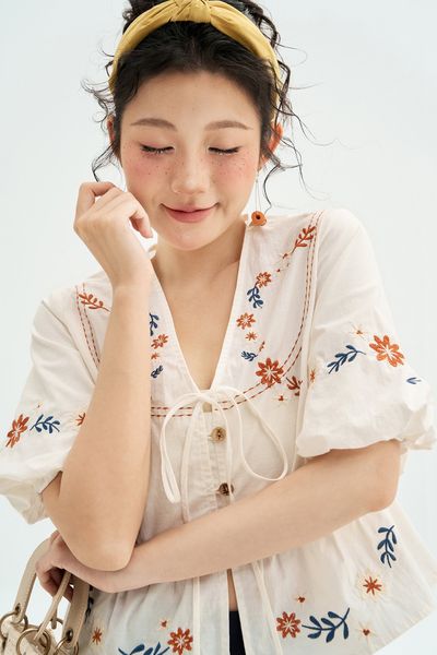 Áo peplum thô trắng thêu hoa cam