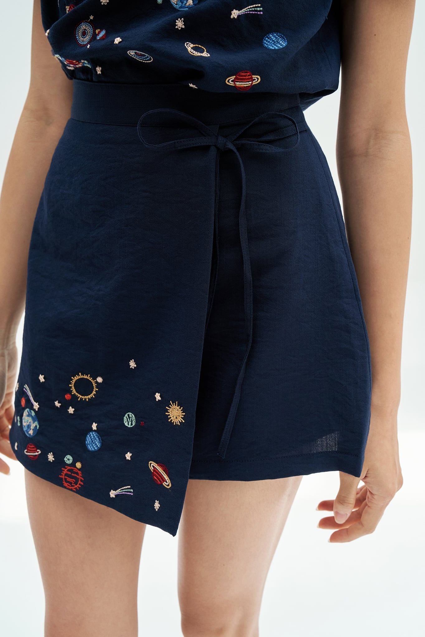 Chân váy mini navy thêu galaxy