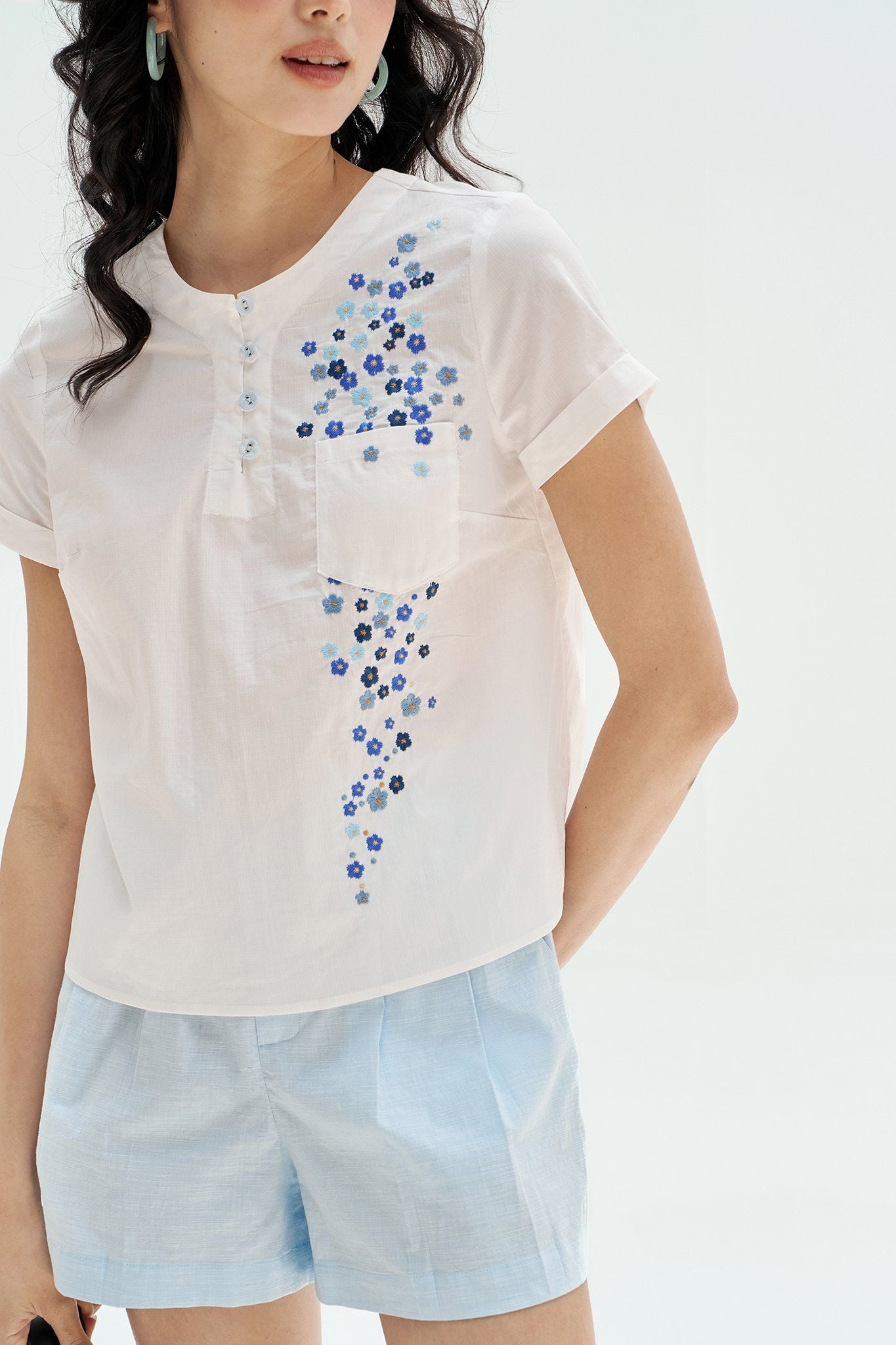 Top thêu hoa nhí xanh blue