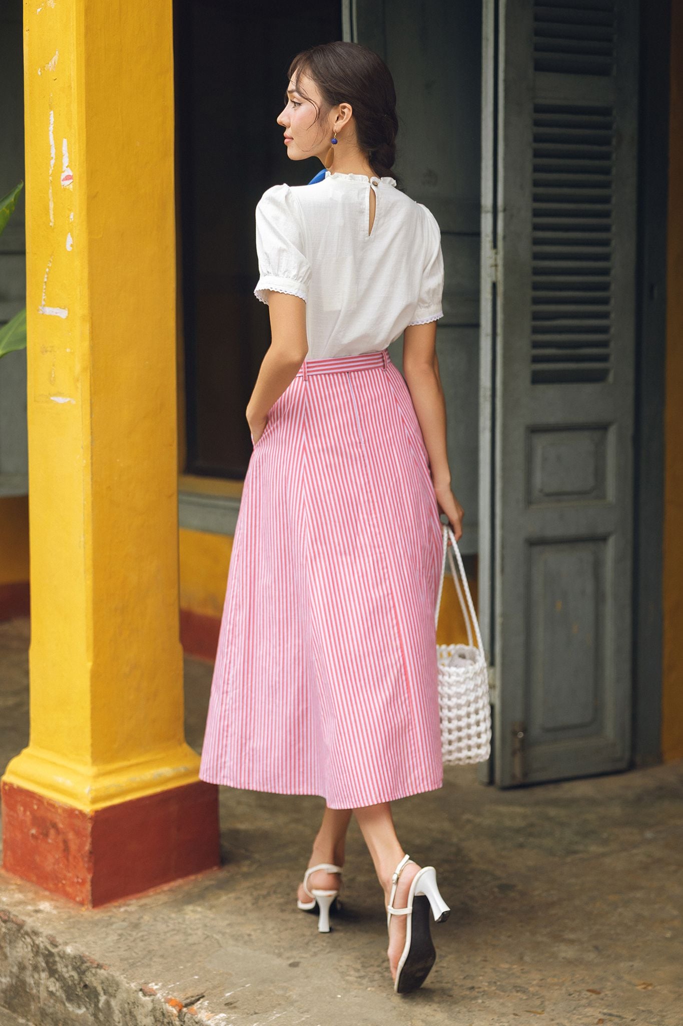 Chân váy midi sọc đỏ buộc dây eo