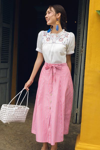 Chân váy midi sọc đỏ buộc dây eo