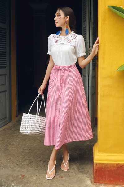 Chân váy midi sọc đỏ buộc dây eo