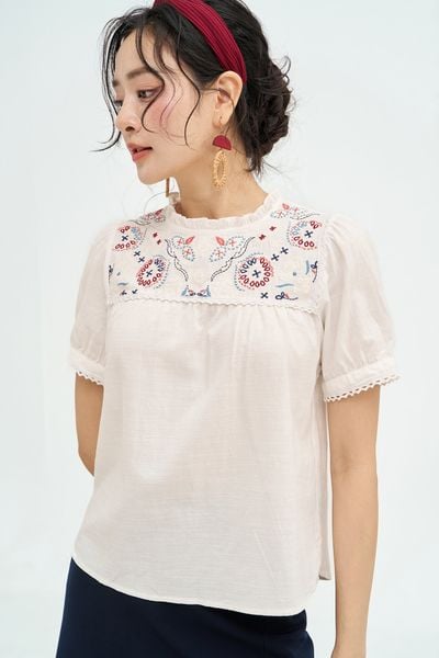 Top trắng thêu hoạ tiết cầu thân trên