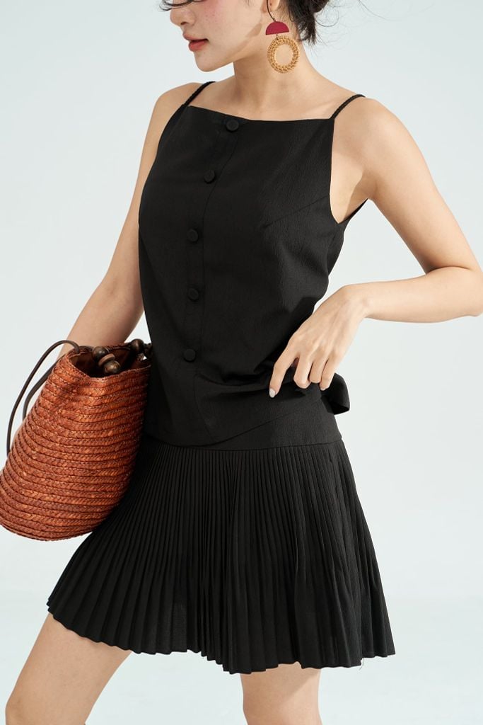 Top yếm đen dây tết vai