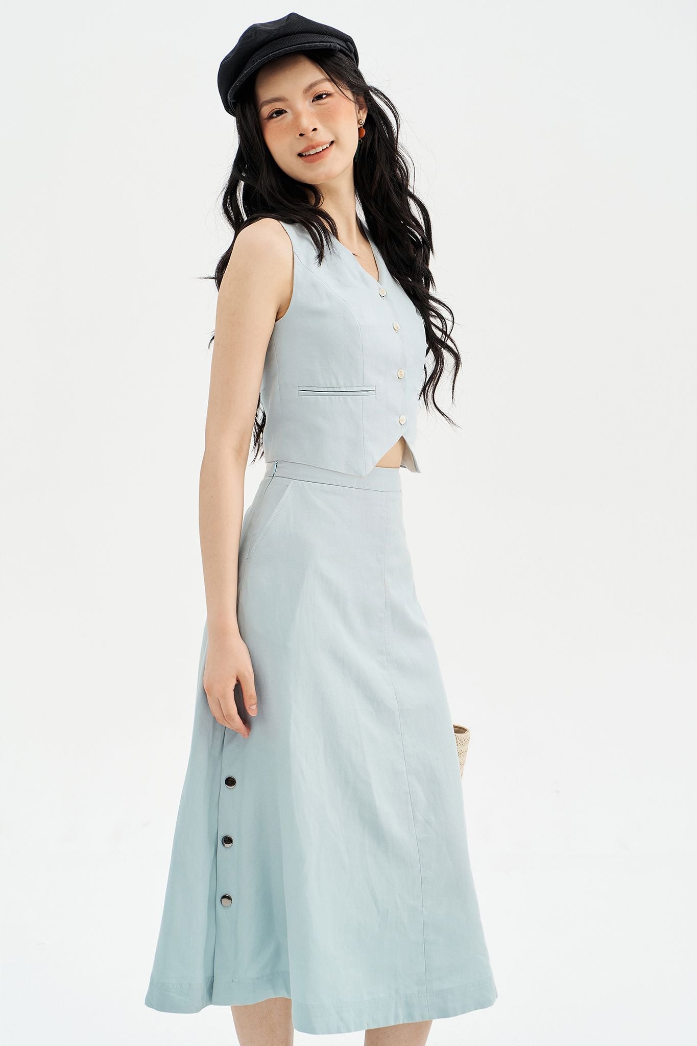 Chân váy midi xanh thiên thanh hàng khuy sườn