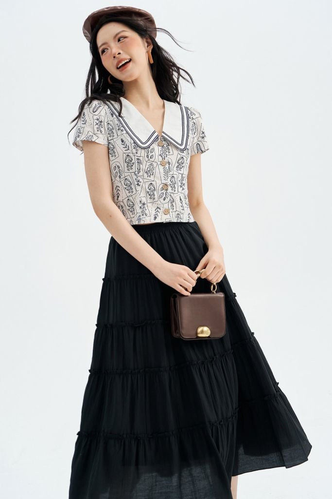 Top hoạ tiết stamp navy phối dây trang trí cổ