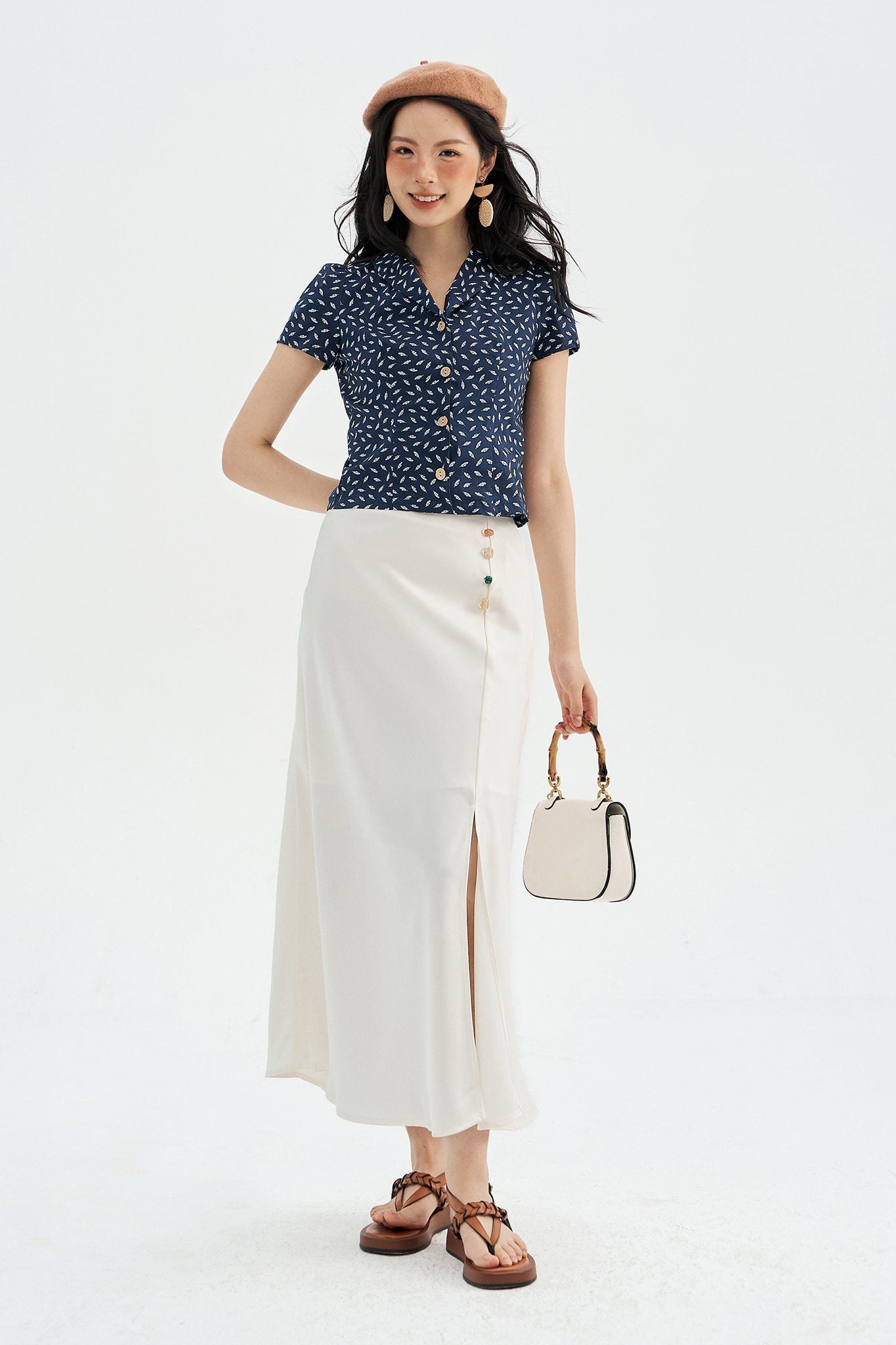 Chân váy midi lụa trắng kem đính đá random