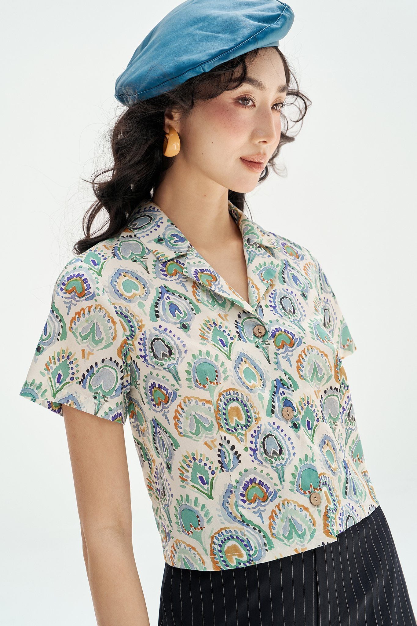Top hoạ tiết tunic cổ 2 ve
