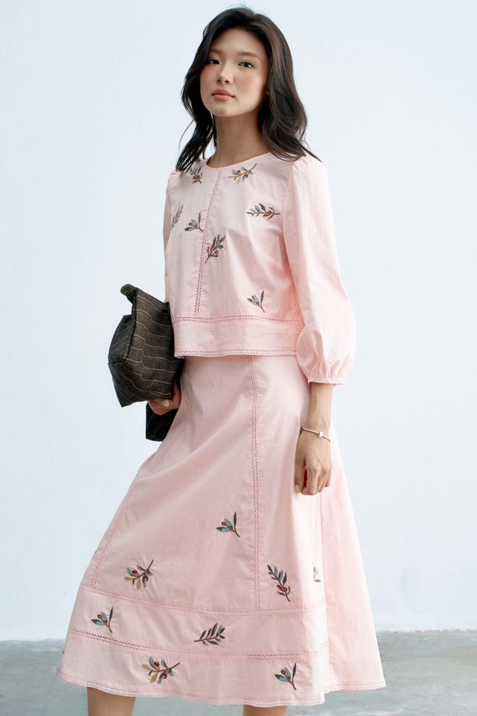 Chân váy midi hồng kem thêu olive