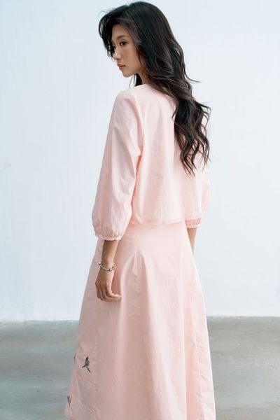 Top hồng kem thêu olive phối ren