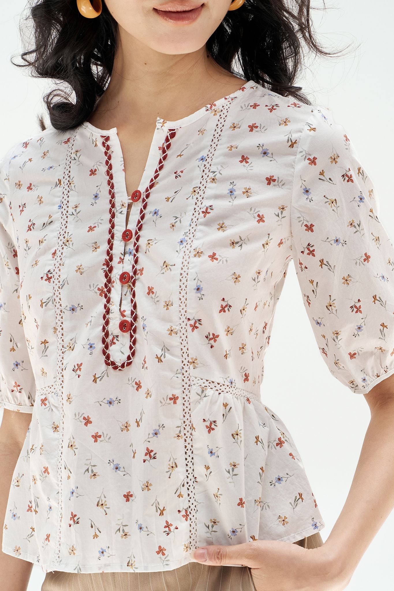 Top peplum hoa nhí phối dây trang trí