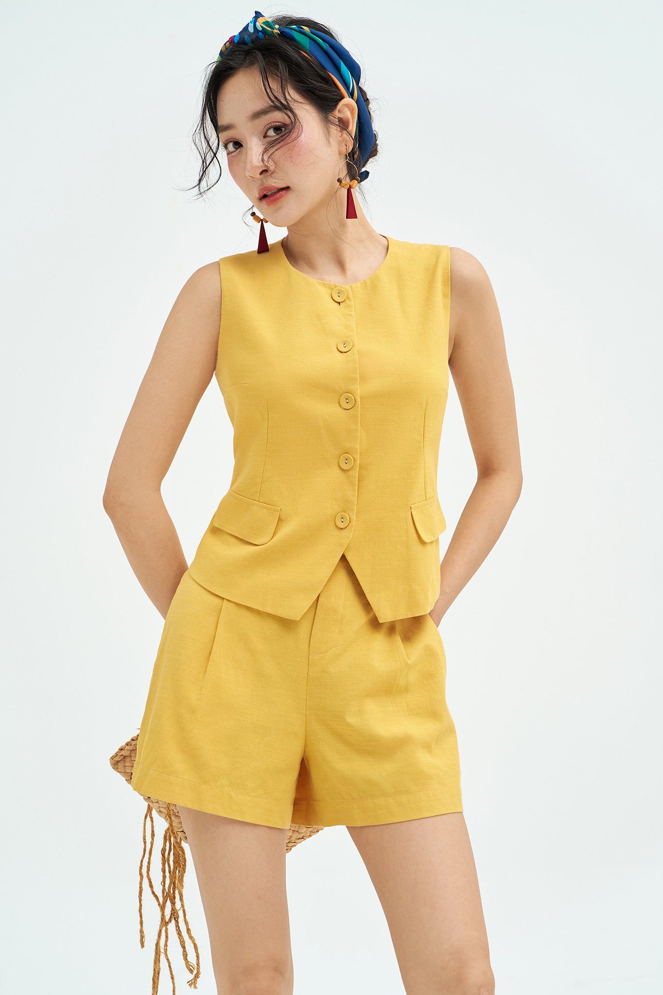 Áo đũi vàng khuy bọc