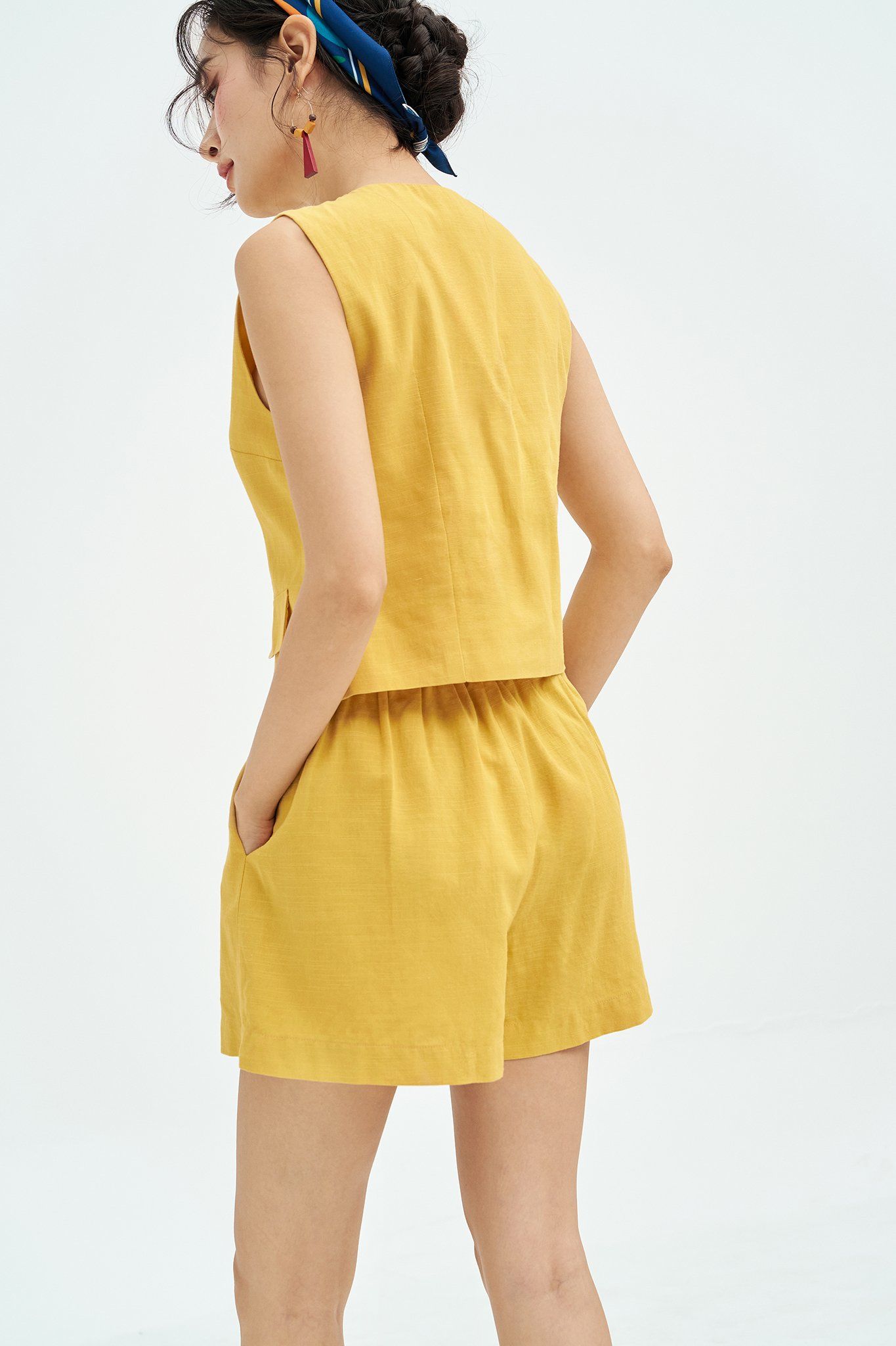 Quần shorts basic đũi vàng