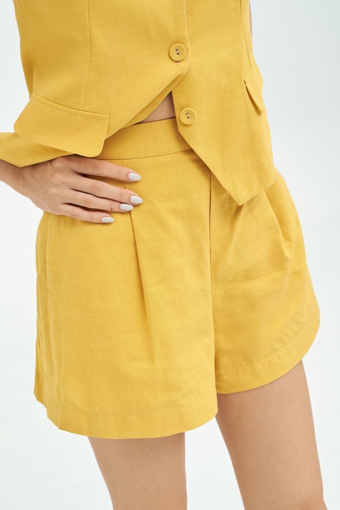 Quần shorts basic đũi vàng