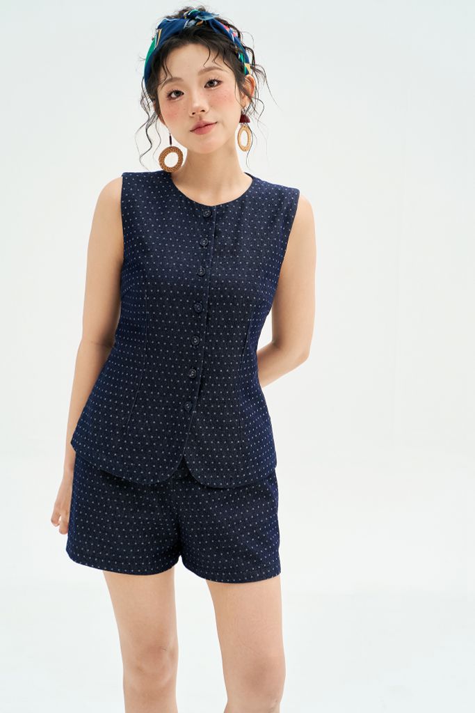 Quần shorts denim chấm bi