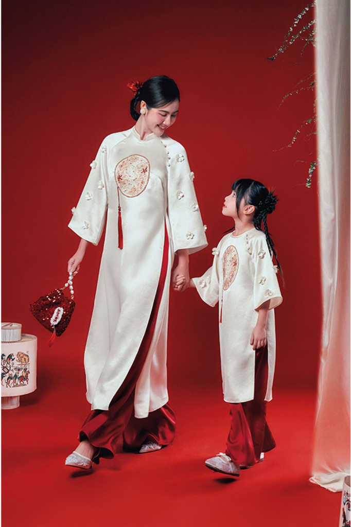 Ngọc Tường - Set áo dài bé gái thêu triện trắng kem