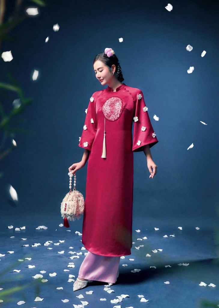 Cẩm Dung - Set áo dài lụa thêu triện pha lê hồng cẩm