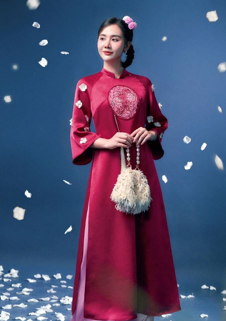 Cẩm Dung - Set áo dài lụa thêu triện pha lê hồng cẩm