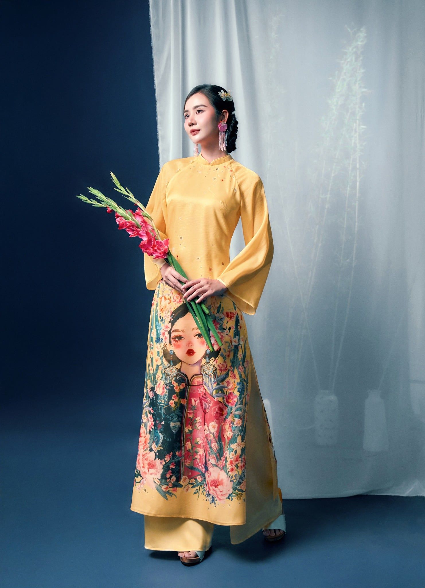 A Mị - Set áo dài tơ Vàng Anh