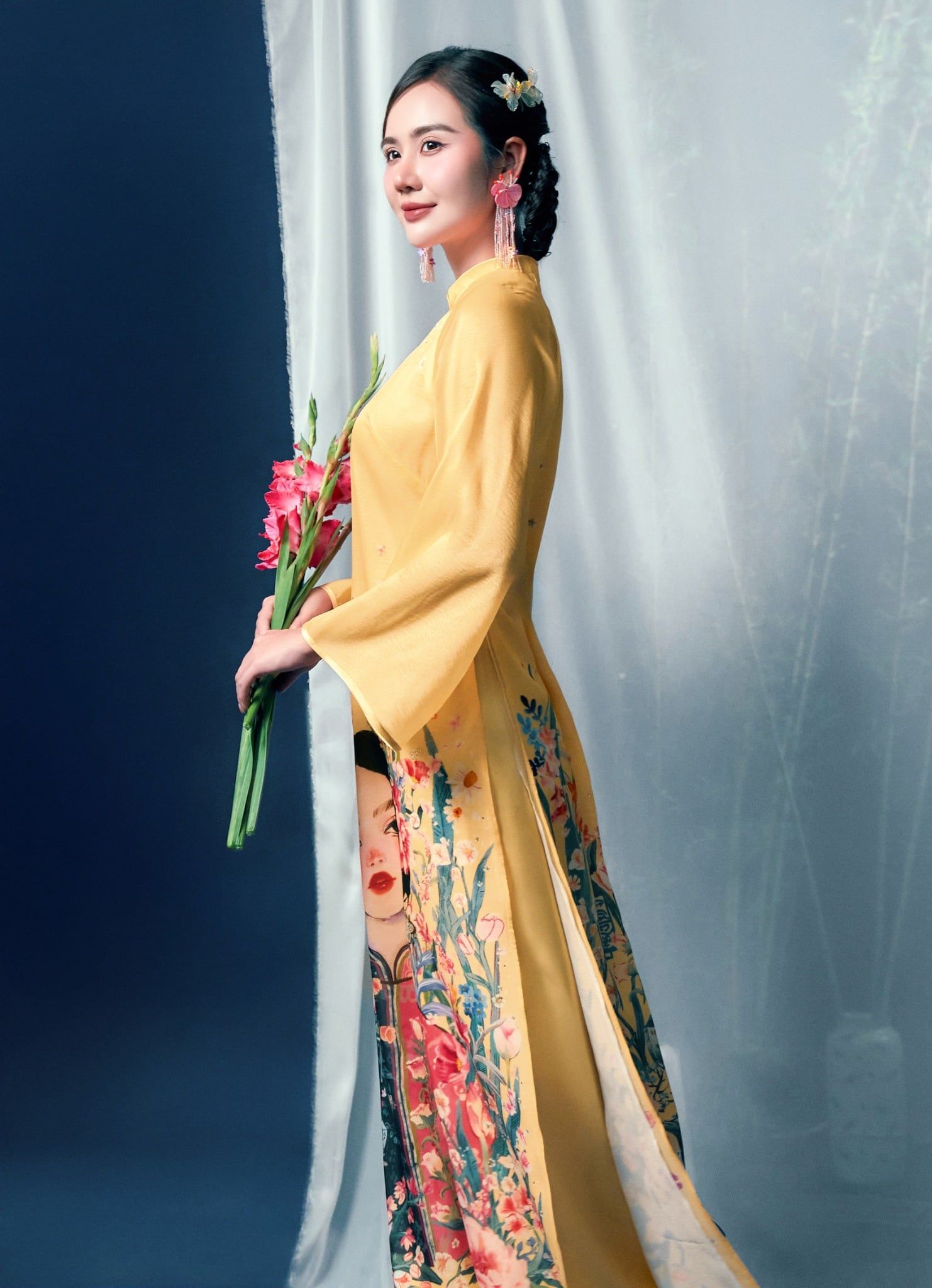 A Mị - Set áo dài tơ Vàng Anh