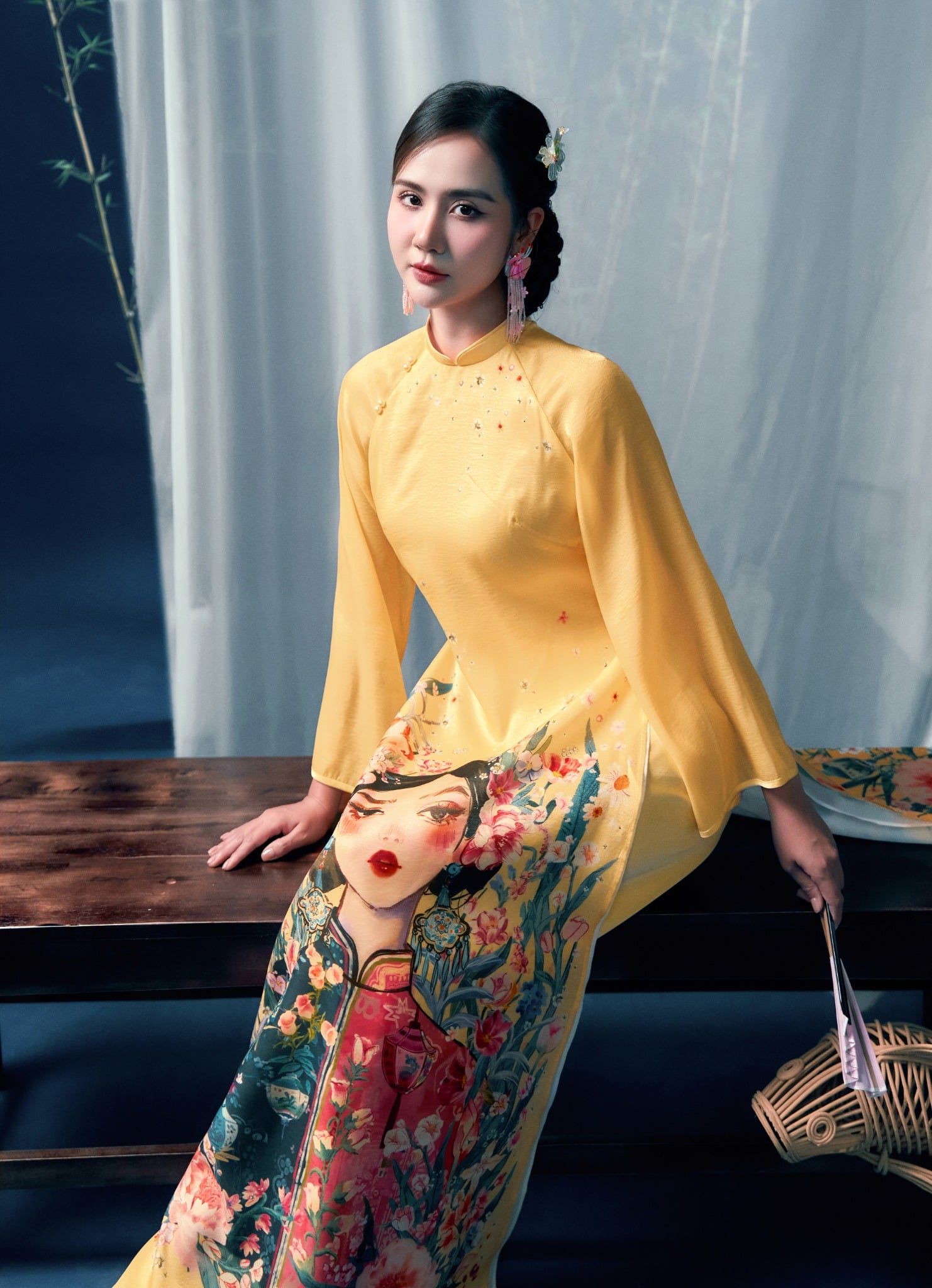 A Mị - Set áo dài tơ Vàng Anh