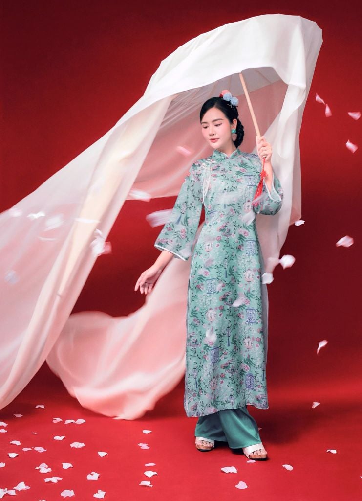 Lam Tường - Set áo dài tơ đèn lồng xanh ngọc lam