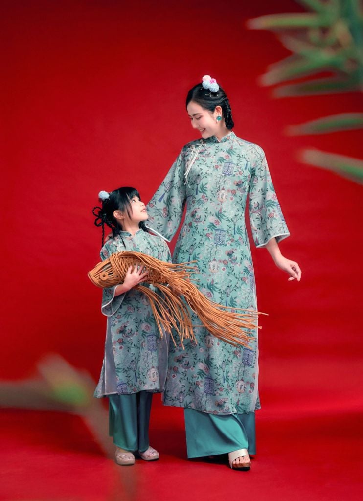 Lam Tường - Set áo dài bé gái tơ đèn lồng xanh ngọc lam