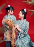  Lam Tường - Set áo dài bé gái tơ đèn lồng xanh ngọc lam 