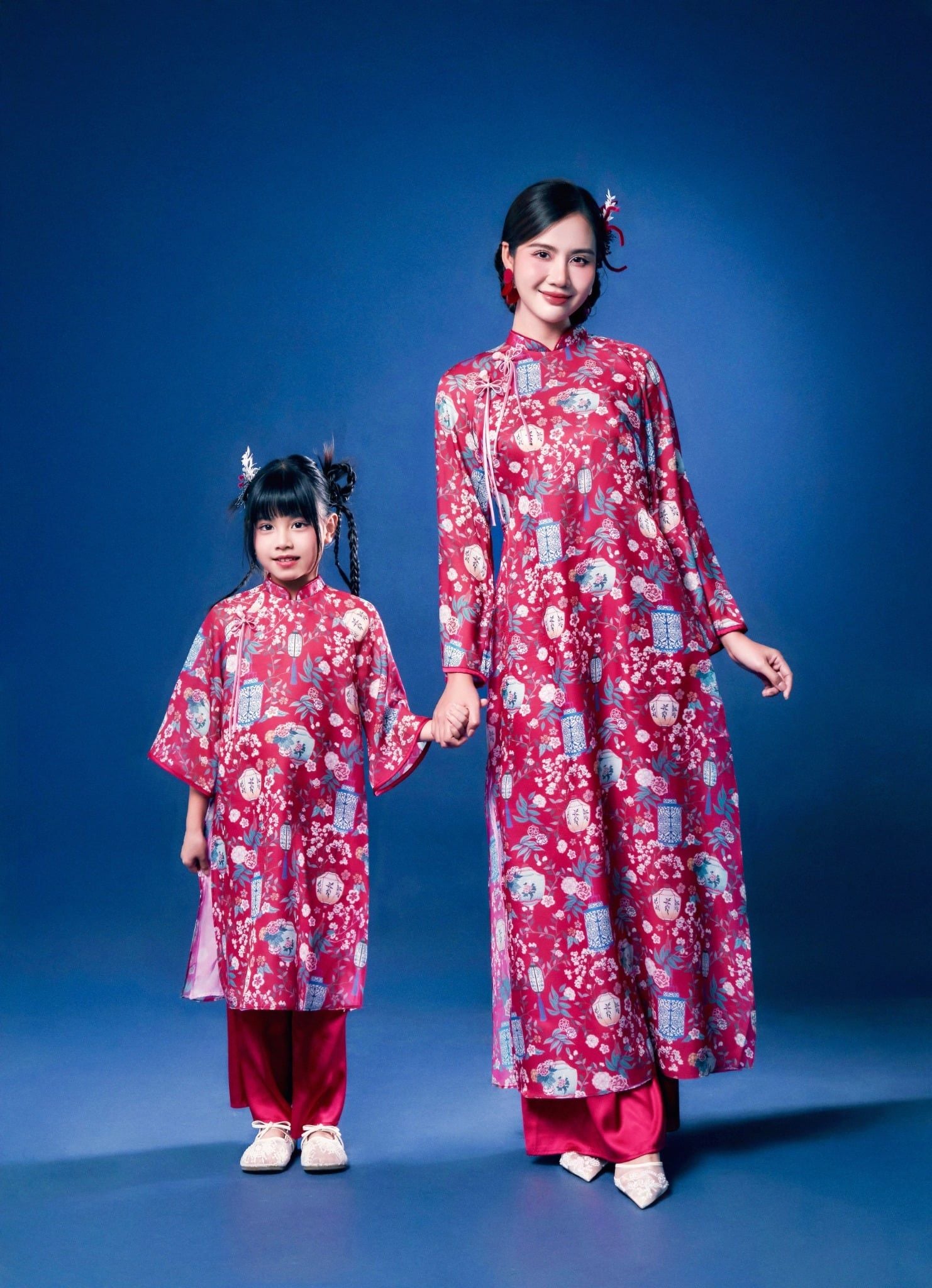 Cát Tường - Set áo dài tơ đèn lồng đỏ may mắn