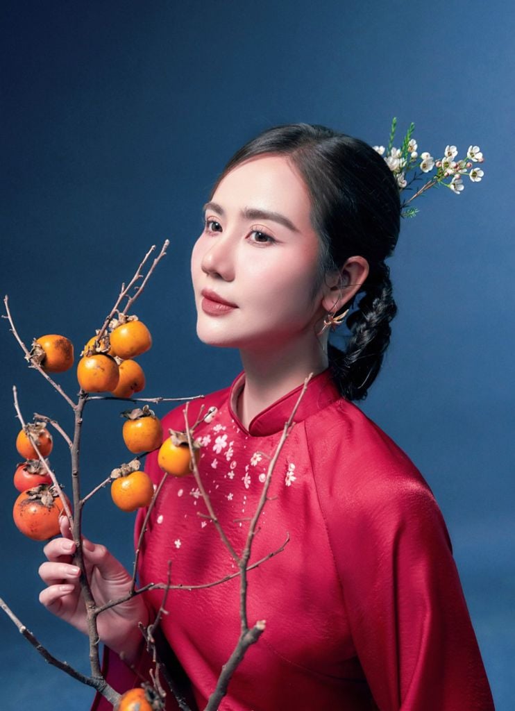 Thị Tấm - Set áo dài tơ đỏ