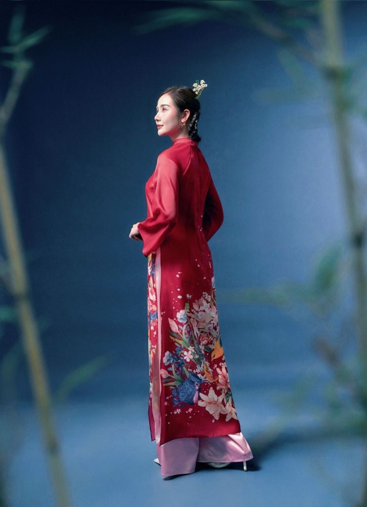 Thị Tấm - Set áo dài tơ đỏ