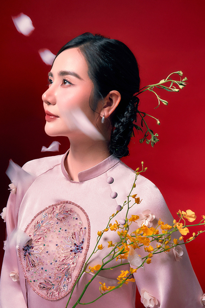 Dao Huyền - Set áo dài lụa thêu triện pha lê hồng phấn