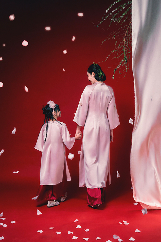 Dao Huyền - Set áo dài bé gái thêu triện hồng phấn