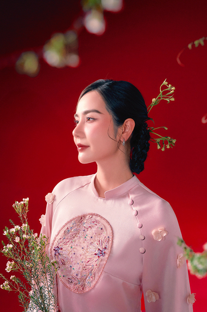 Dao Huyền - Set áo dài lụa thêu triện pha lê hồng phấn