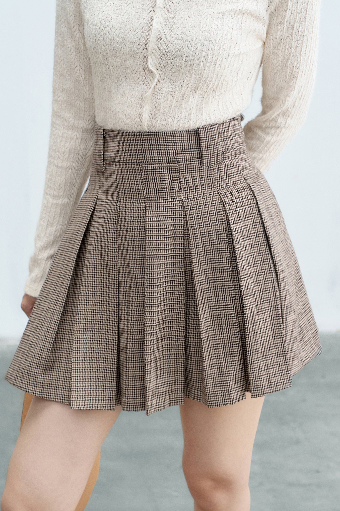 Chân váy mini xếp ly houndstooth nâu