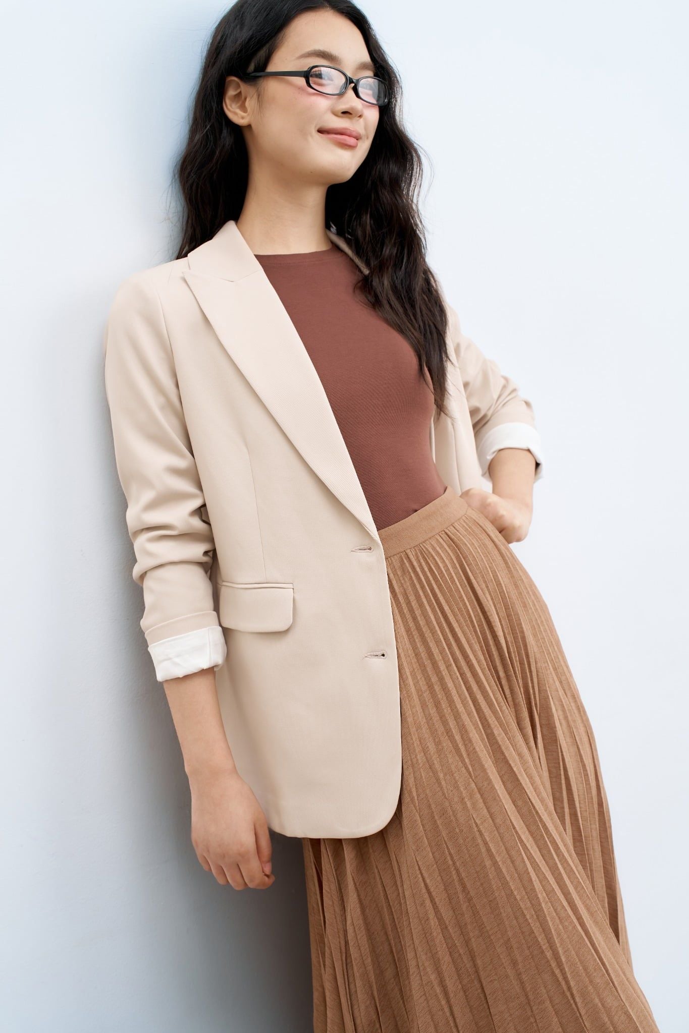 Blazer cổ 2 ve basic 2 khuy màu beige