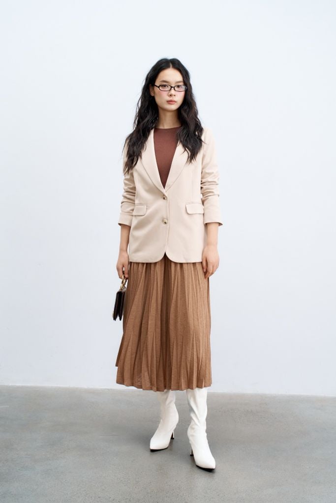 Blazer cổ 2 ve basic 2 khuy màu beige