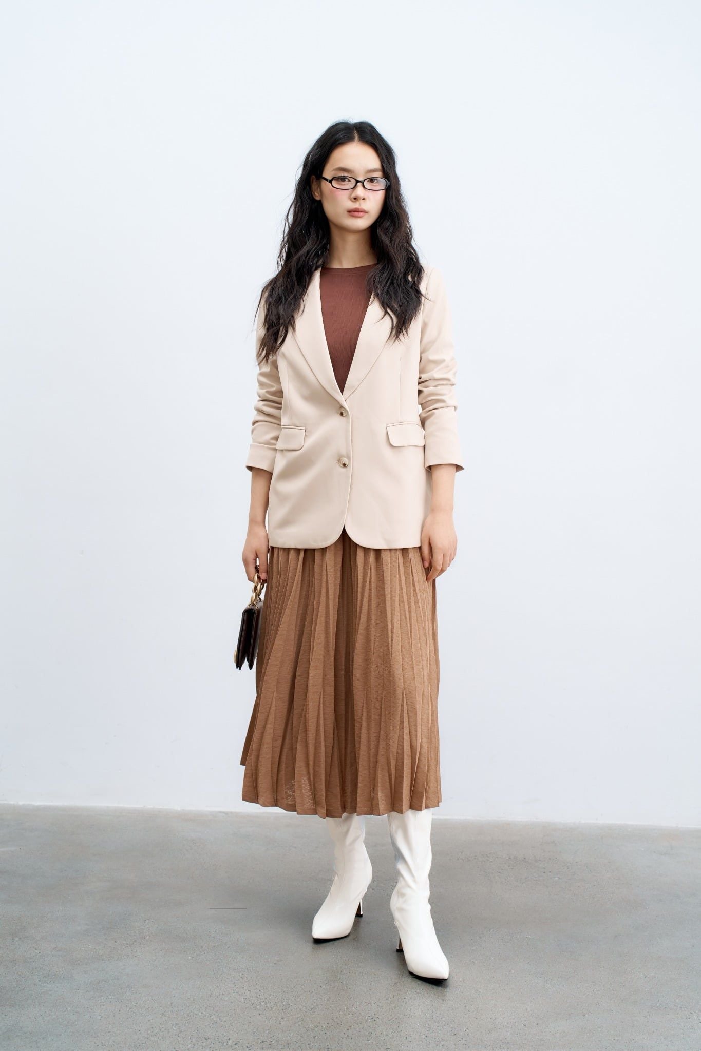 Blazer cổ 2 ve basic 2 khuy màu beige