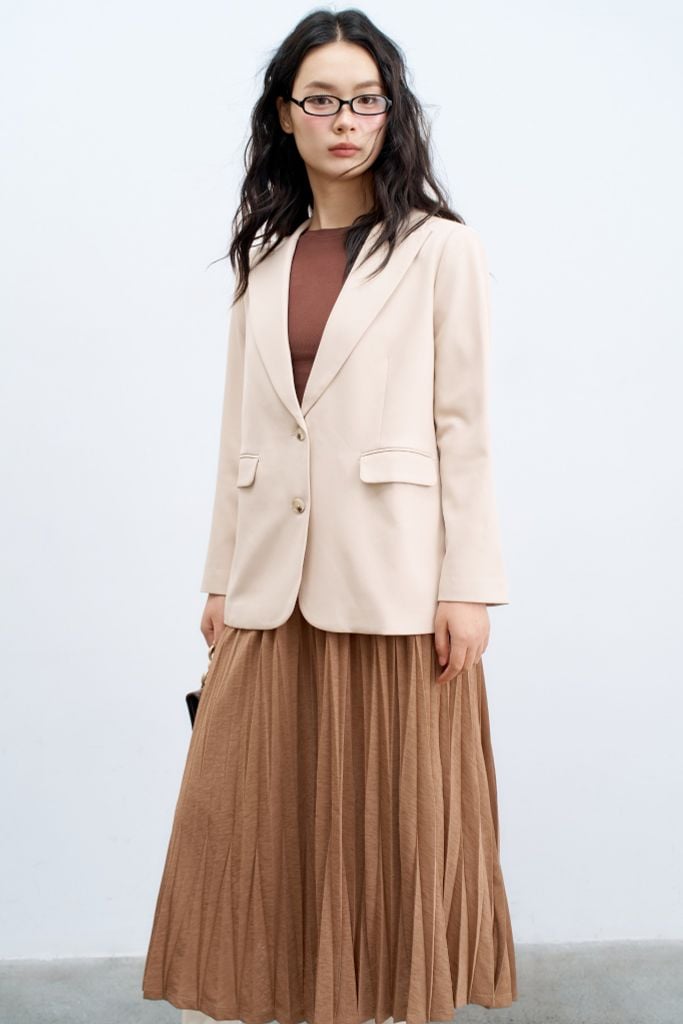 Blazer cổ 2 ve basic 2 khuy màu beige