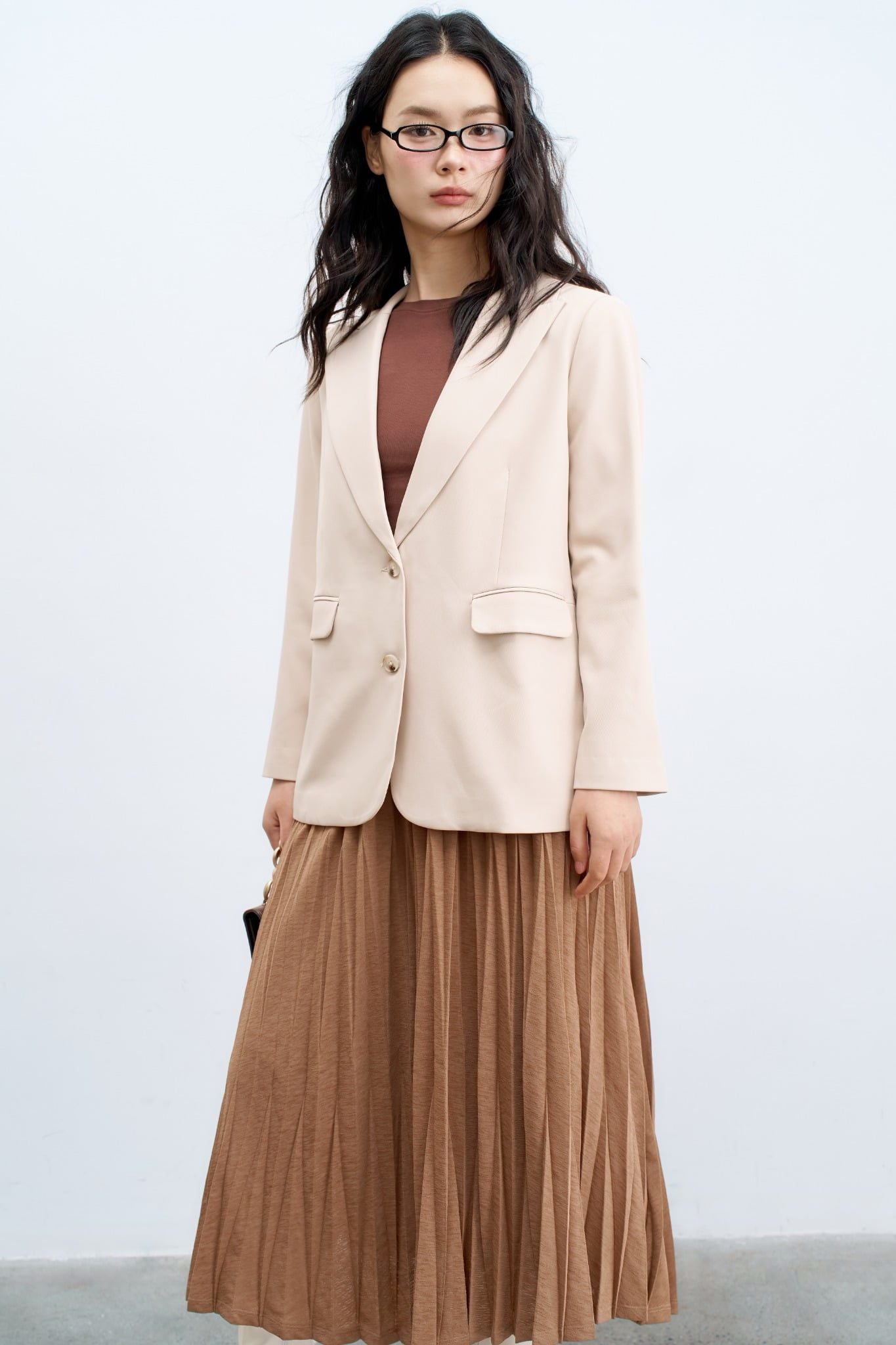 Blazer cổ 2 ve basic 2 khuy màu beige