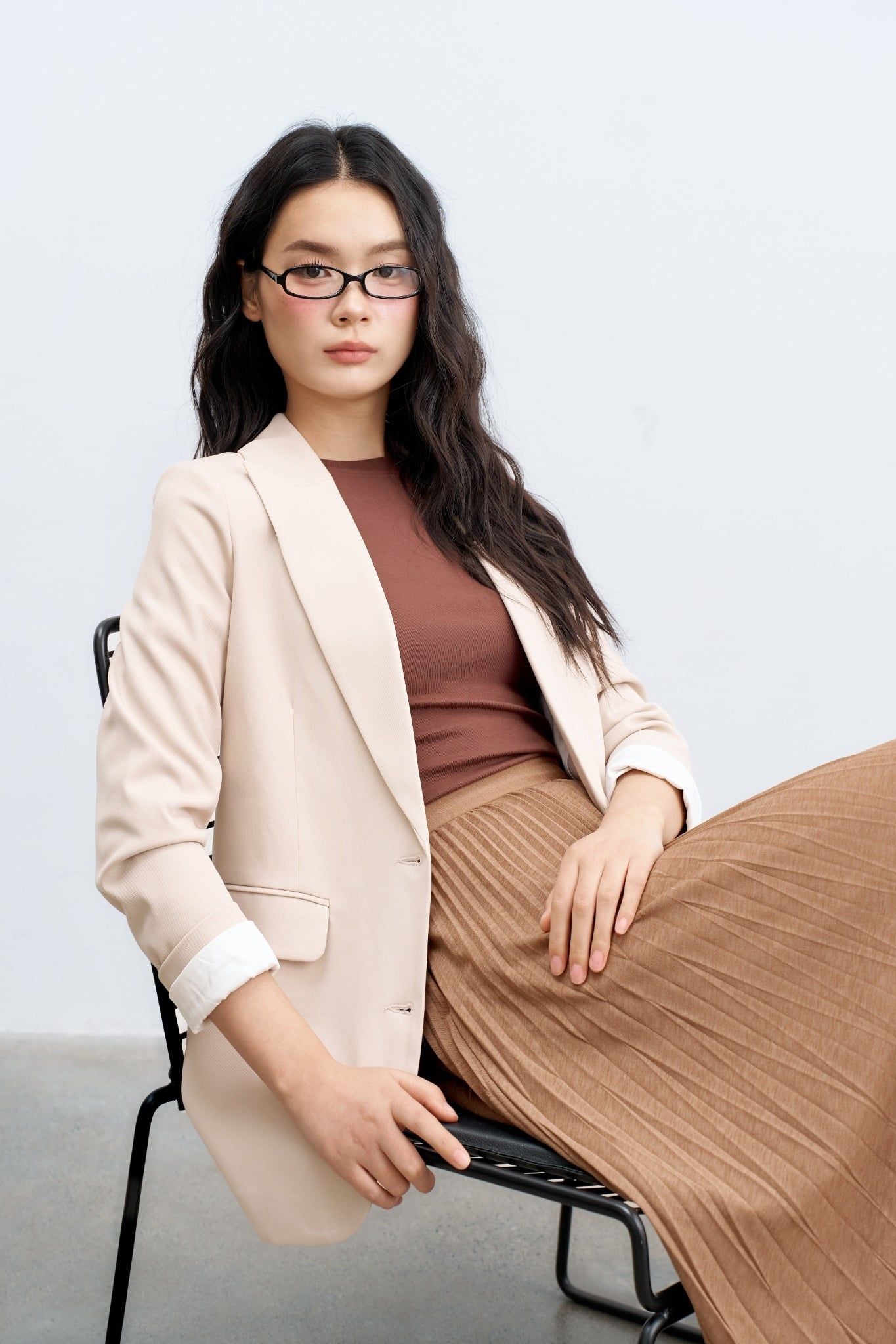 Blazer cổ 2 ve basic 2 khuy màu beige