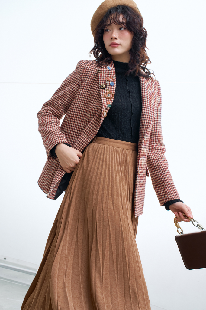 Blazer dạ mỏng ziczac đỏ đính pin thêu