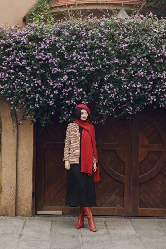 Blazer dạ mỏng ziczac đỏ đính pin thêu