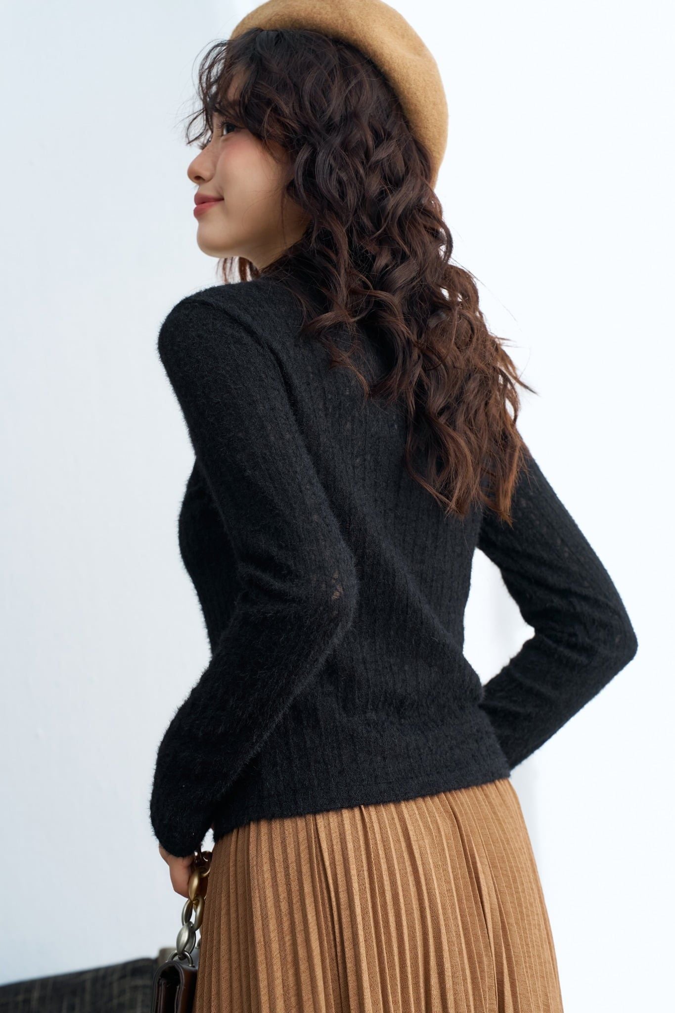 Top dài tay thun lưới đen cổ leo