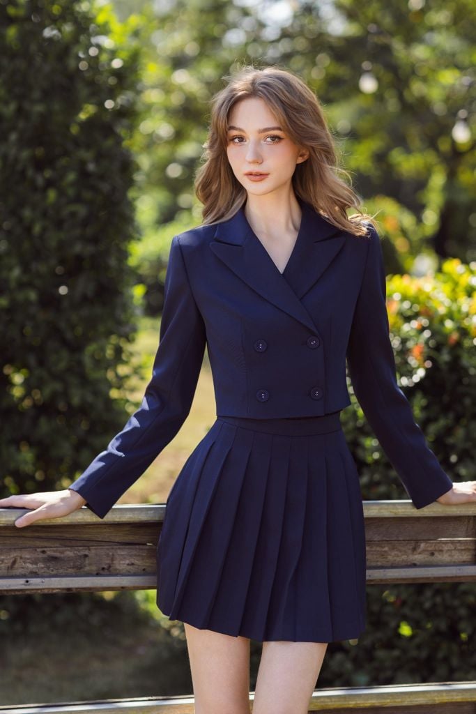 Blazer cổ 2 ve dáng ngắn navy