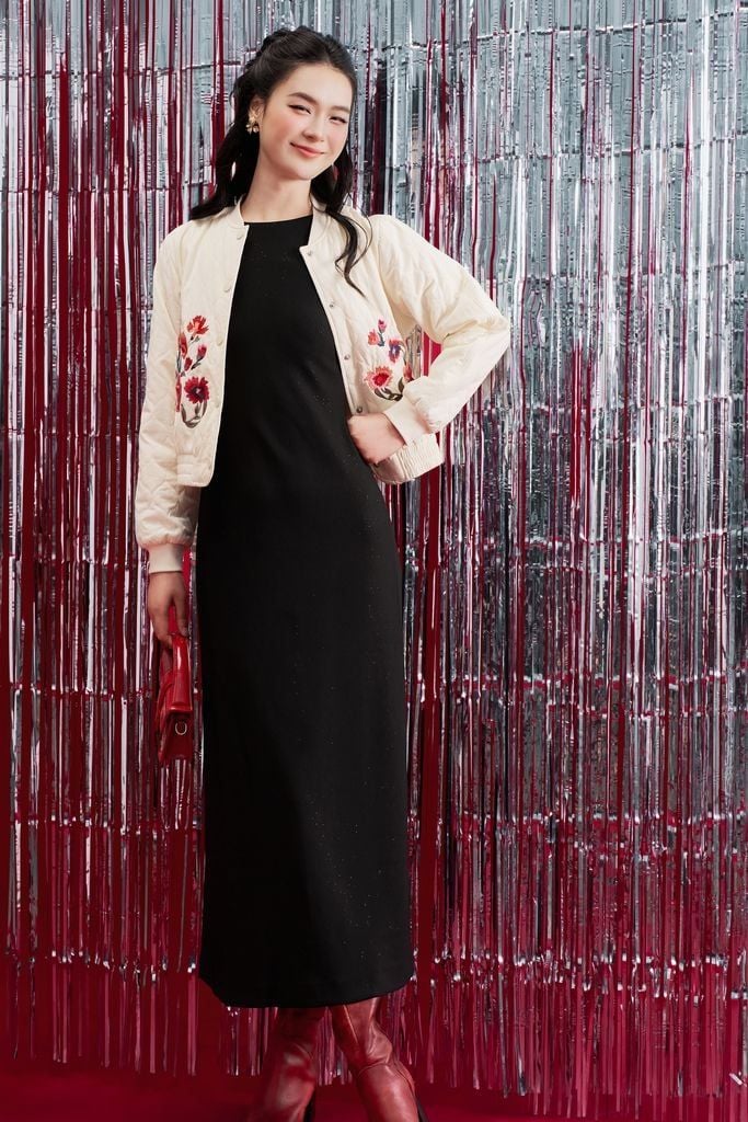 Bomber trắng chần bông thêu hoa